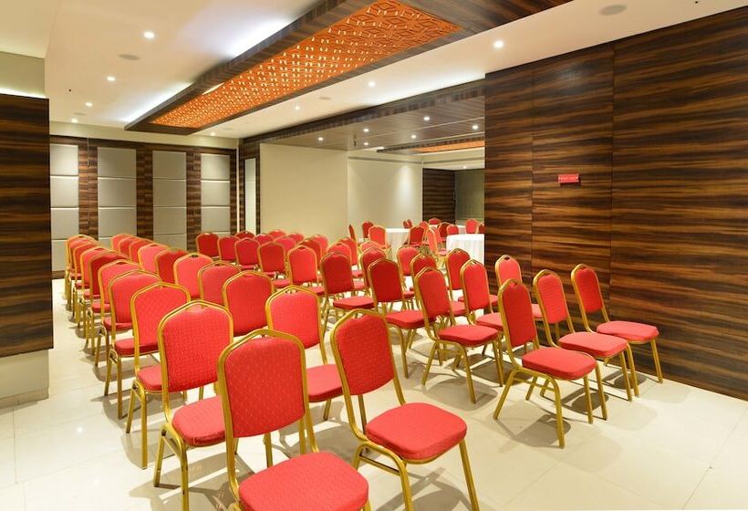 Click Hotel Vadodara 4 Mins Walk For The Railway Station