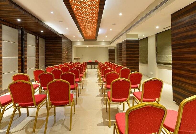 Click Hotel Vadodara 4 Mins Walk For The Railway Station