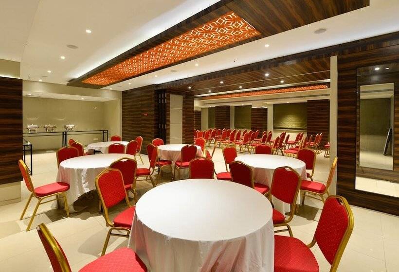 Click Hotel Vadodara 4 Mins Walk For The Railway Station