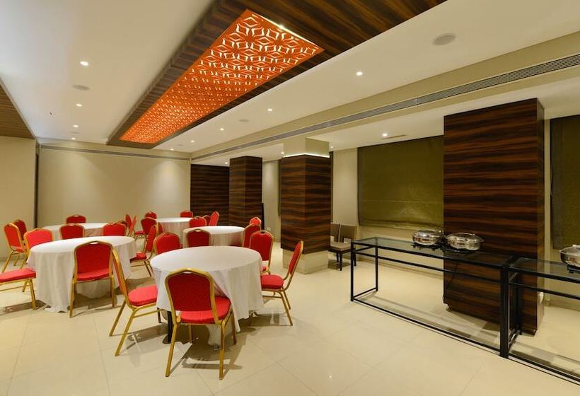Click Hotel Vadodara 4 Mins Walk For The Railway Station