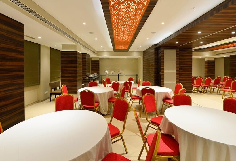 Click Hotel Vadodara 4 Mins Walk For The Railway Station