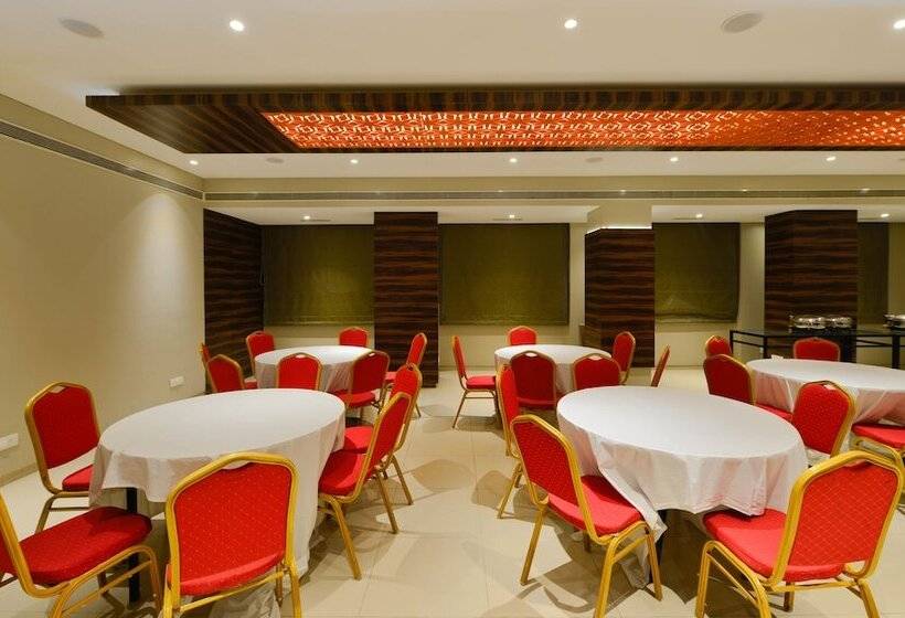 Click Hotel Vadodara 4 Mins Walk For The Railway Station