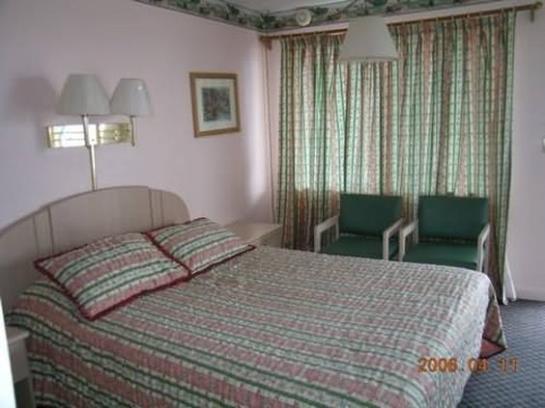 酒店 The Dolphin Inn