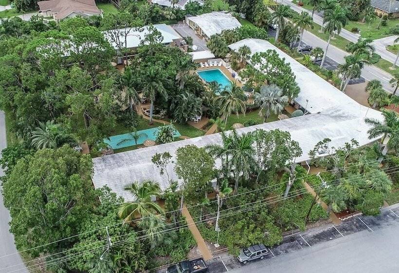 Отель The Fairways Inn Of Naples