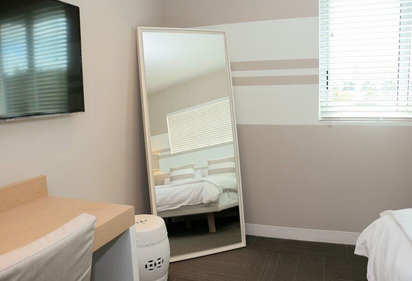 Отель The Local House