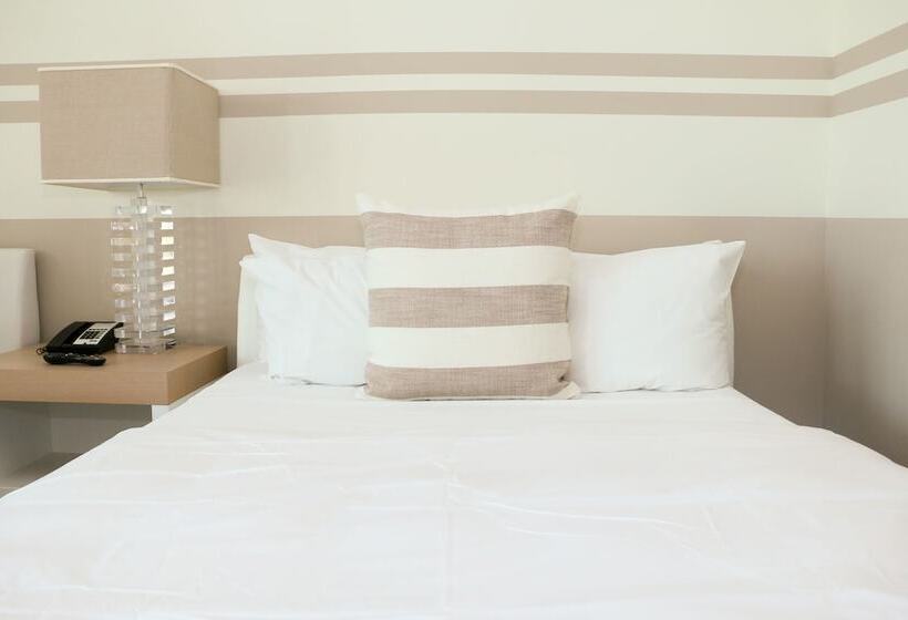 Отель The Local House