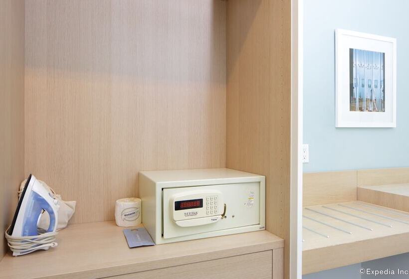 Отель The Local House