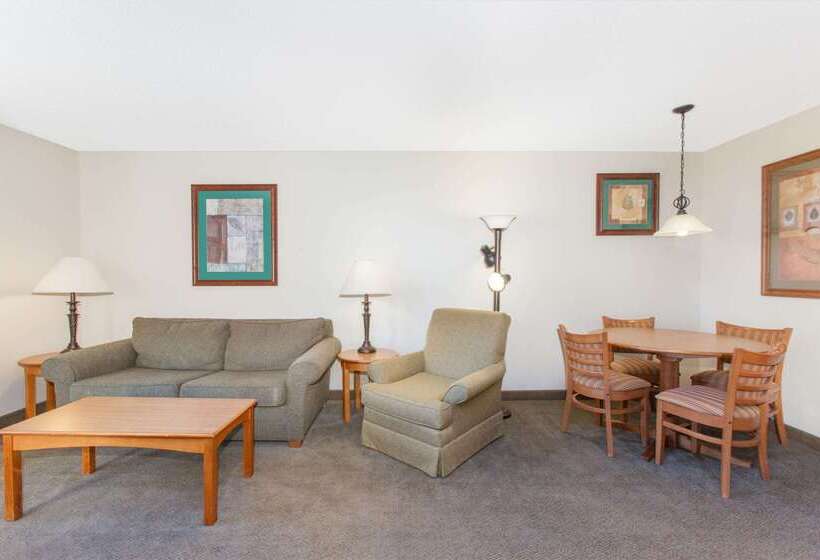 Отель Wingate By Wyndham Bentonville