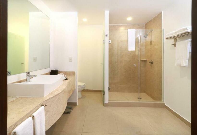 فندق Wyndham Garden Guadalajara Acueducto