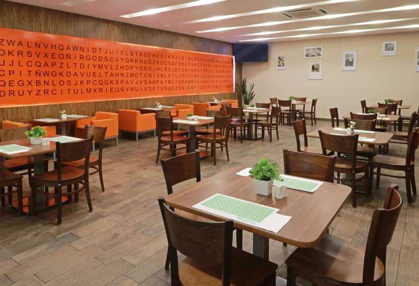 فندق Wyndham Garden Guadalajara Acueducto