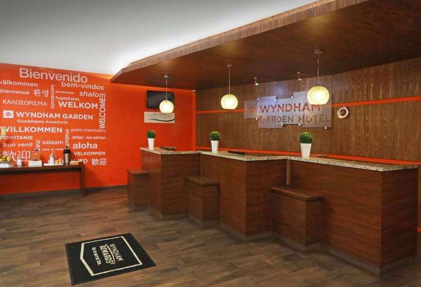 فندق Wyndham Garden Guadalajara Acueducto
