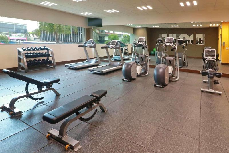 فندق Wyndham Garden Guadalajara Acueducto