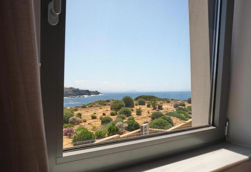 Kavos Hotel & Suites