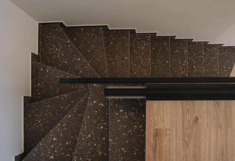 Kavos Hotel & Suites