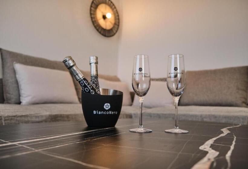 Kavos Hotel & Suites