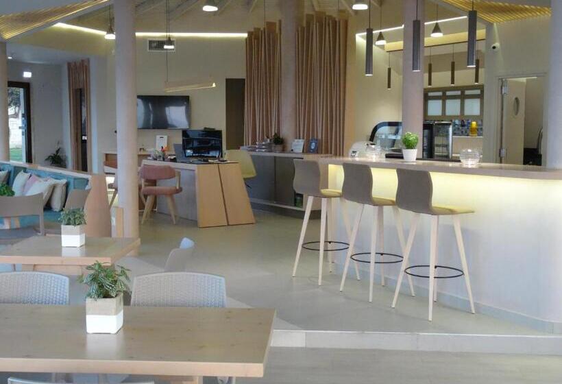 Kavos Hotel & Suites