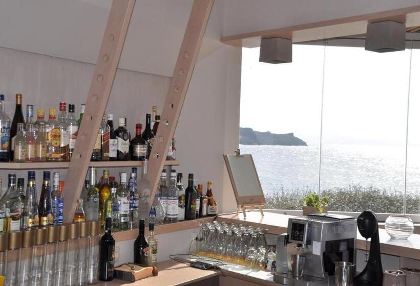 Kavos Hotel & Suites