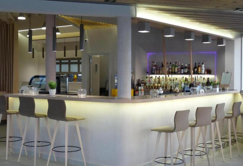 Kavos Hotel & Suites