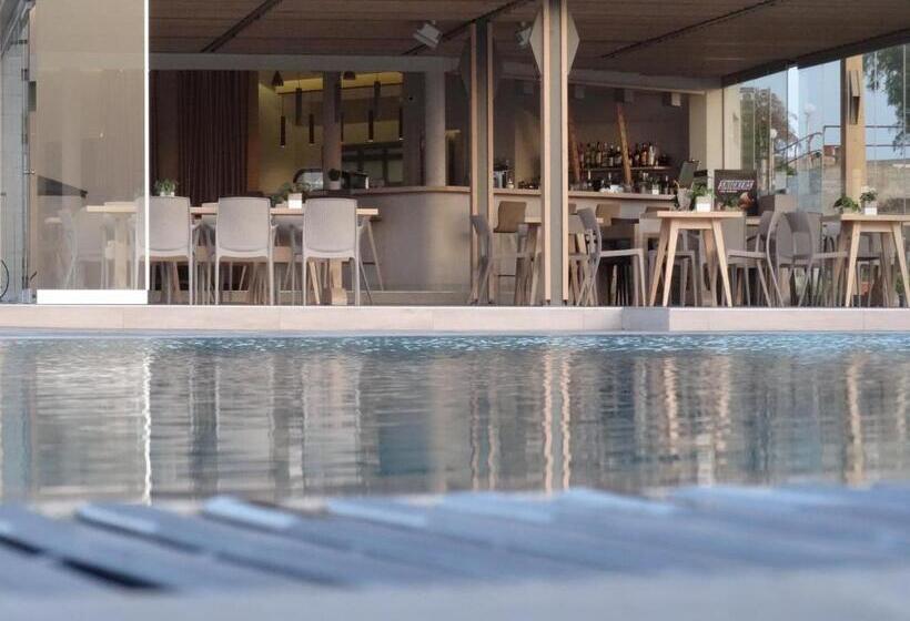 Kavos Hotel & Suites