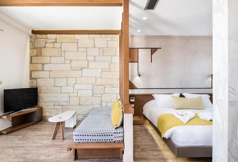 Kavos Hotel & Suites