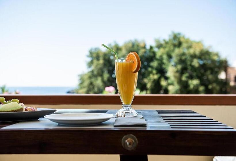 Kavos Hotel & Suites