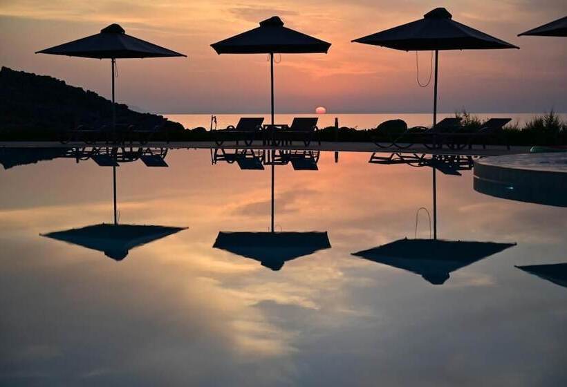 Kavos Hotel & Suites