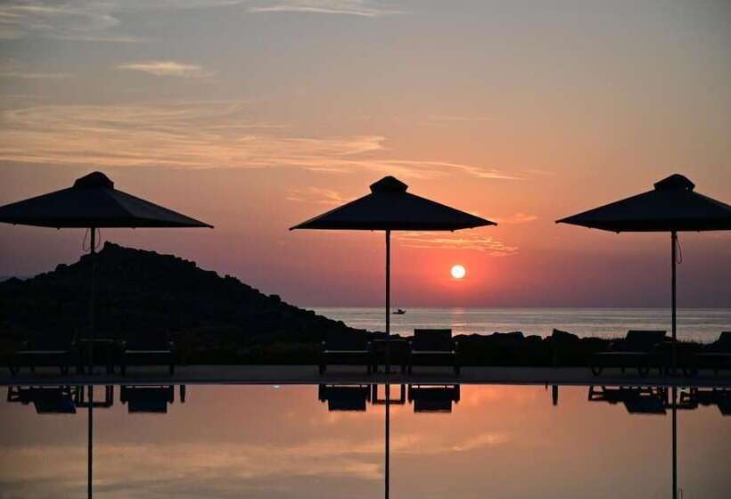 Kavos Hotel & Suites