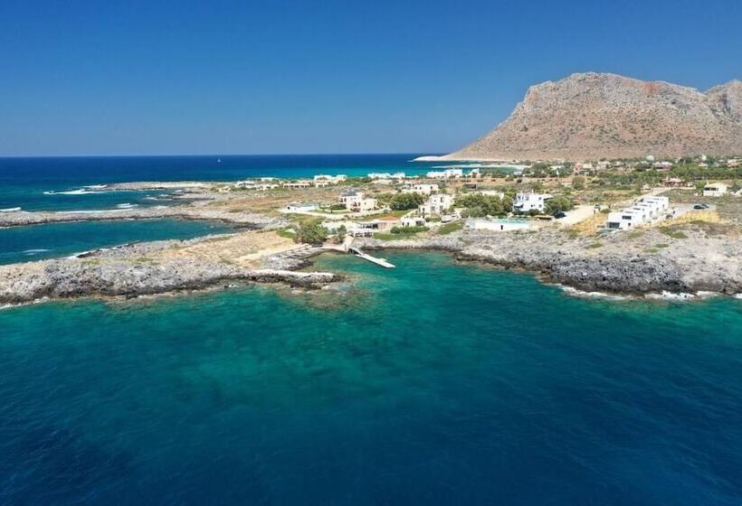 Kavos Hotel & Suites