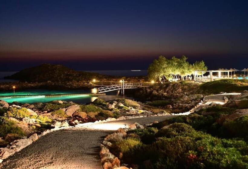 Kavos Hotel & Suites