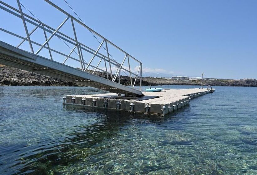 Kavos Hotel & Suites