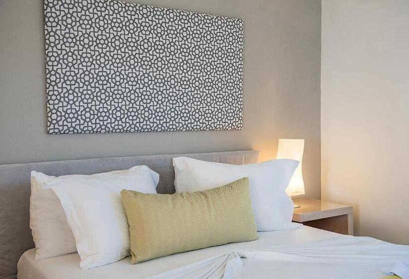 Kavos Hotel & Suites