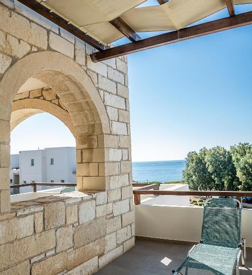 Kavos Hotel & Suites