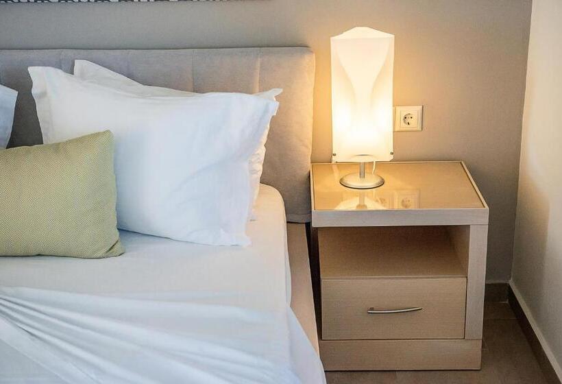 Kavos Hotel & Suites