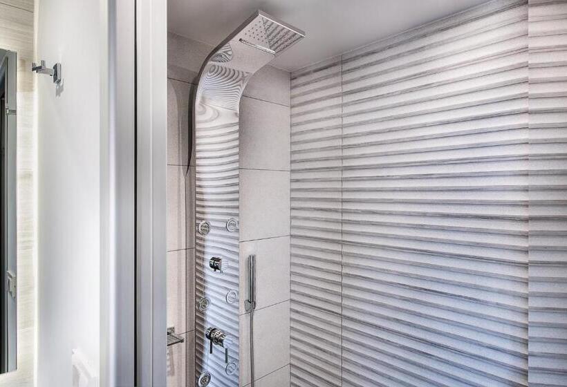 Kavos Hotel & Suites