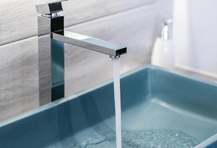 Kavos Hotel & Suites