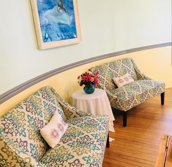 The Grenville Hotel And Restaurant