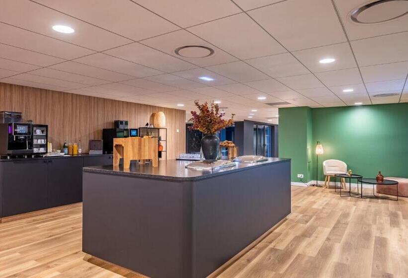 Golden Tulip Lyon Ouest Techlid Hotel & Spa