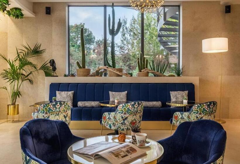 Golden Tulip Lyon Ouest Techlid Hotel & Spa