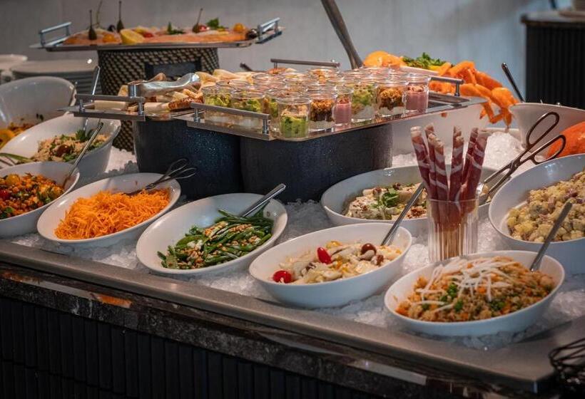 Golden Tulip Lyon Ouest Techlid Hotel & Spa