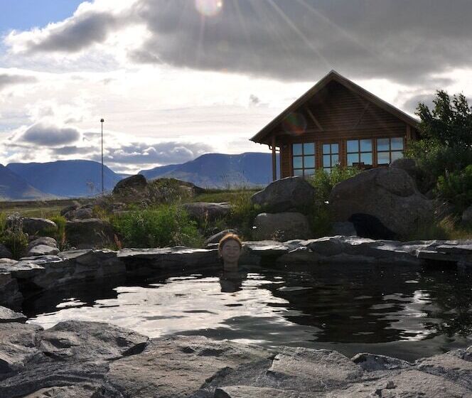 هتل Hestasport Cottages