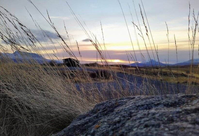 هتل Hestasport Cottages