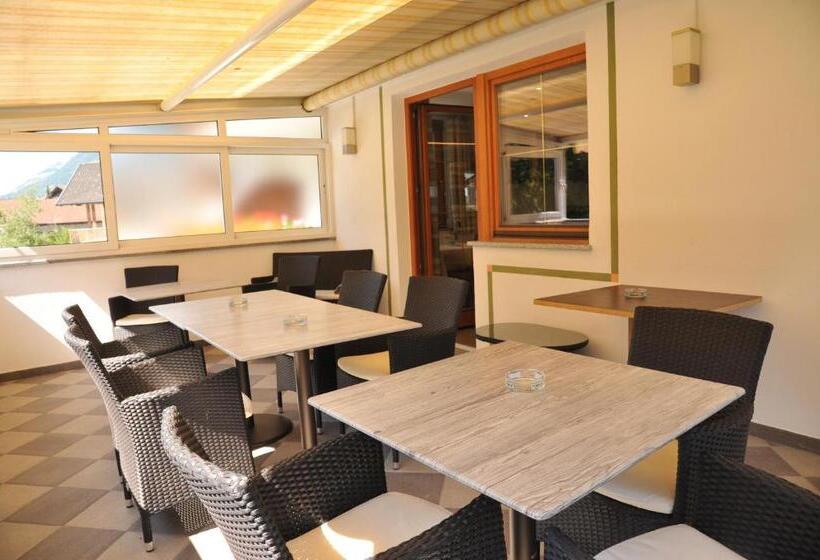 הוסטל Garni Birkenau