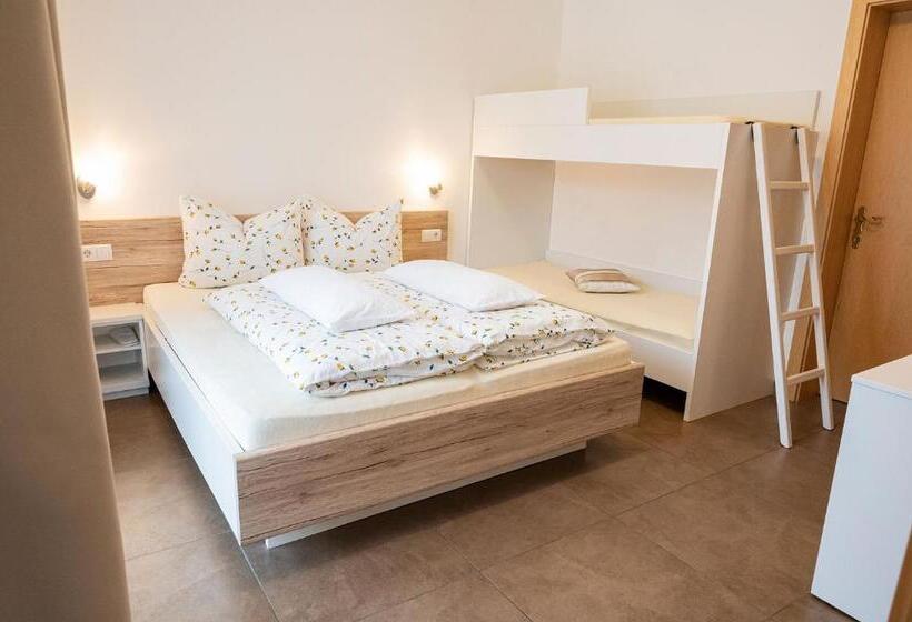 הוסטל Garni Birkenau