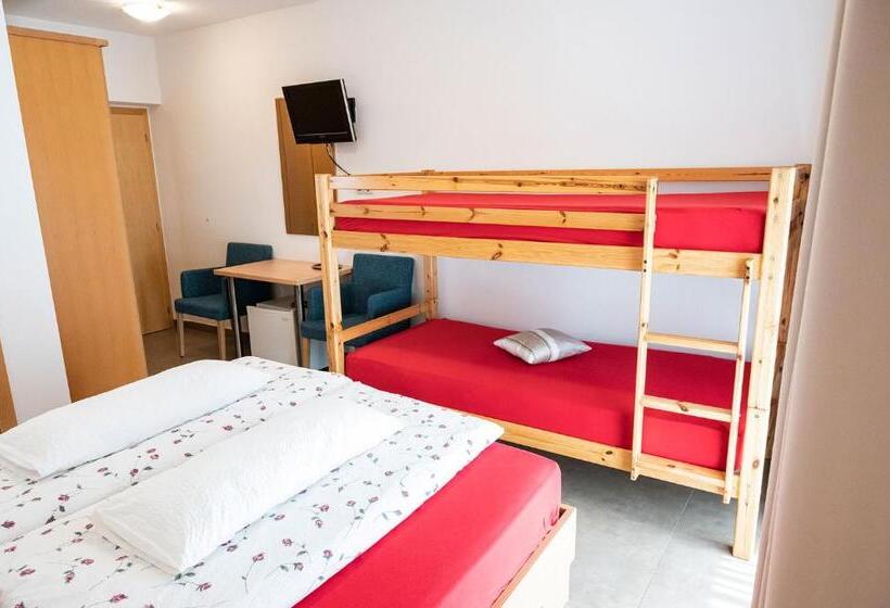 הוסטל Garni Birkenau