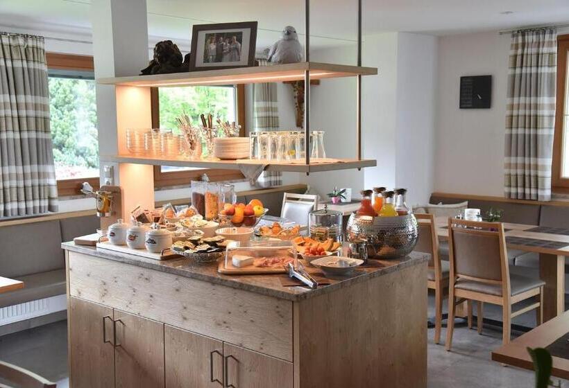 הוסטל Garni Birkenau