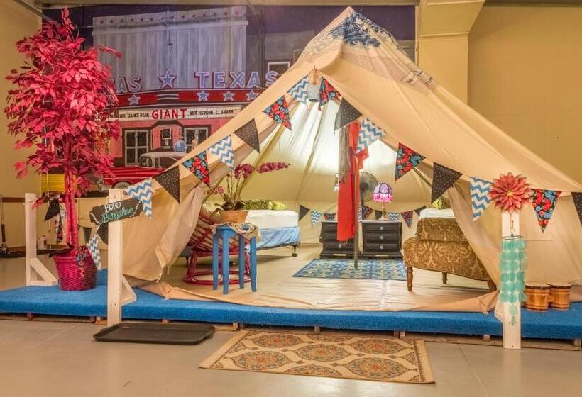 호스텔 Lone Star Glamp Inn