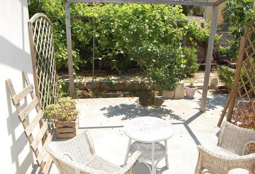 تختخواب و صبحانه Andrea E Valentina