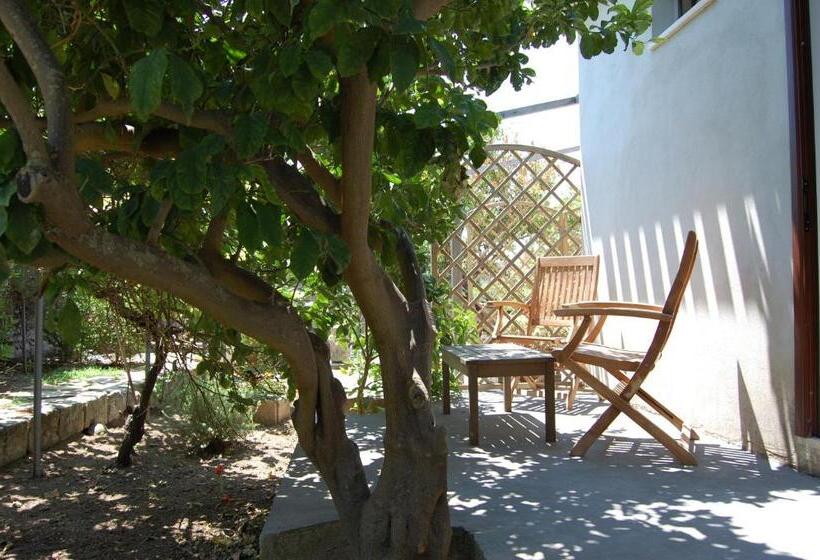 تختخواب و صبحانه Andrea E Valentina