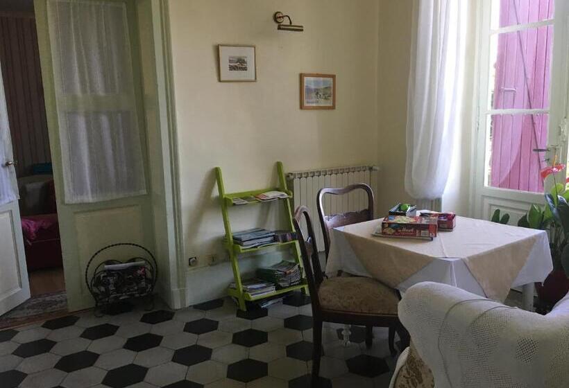 住宿加早餐  Chambres D Hôtes Et Roulotte Au Bonheur Du Parc