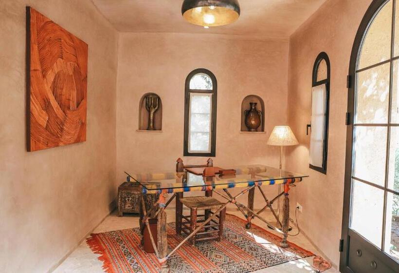 تختخواب و صبحانه Le Jardin Des Douars